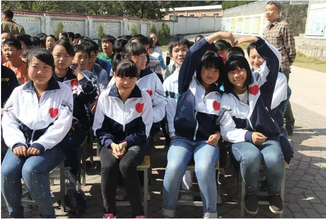 象网汇股份“爱的旅程”走进岳西暨“翰墨传情·衣连心情系留守儿